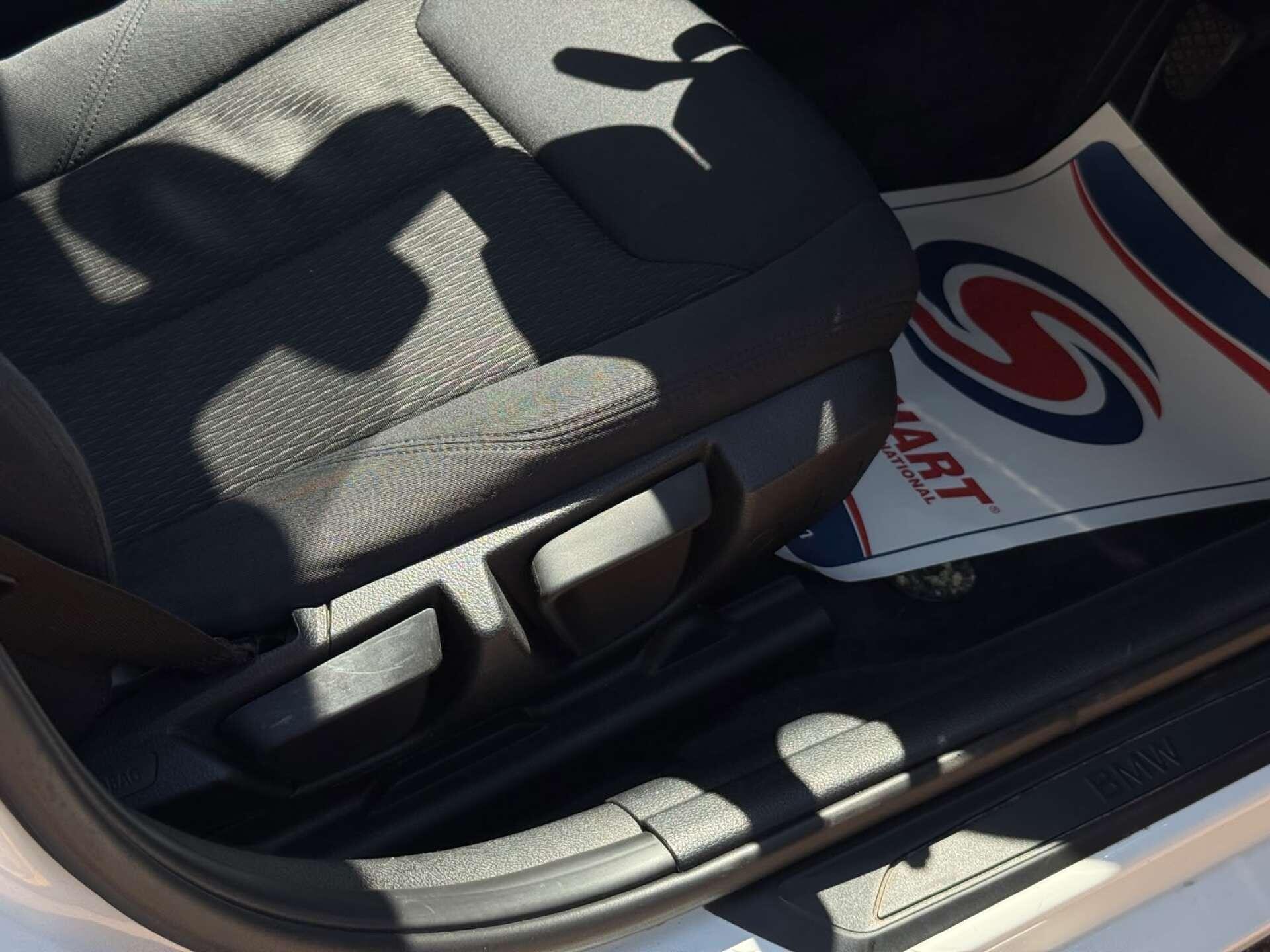 BMW 3 Series view 22