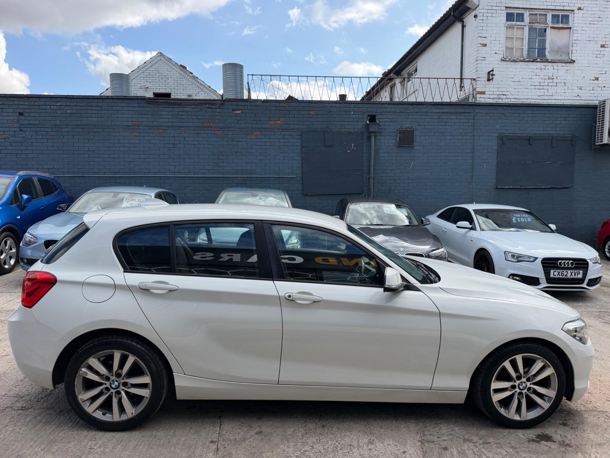 BMW 1 Series view 8