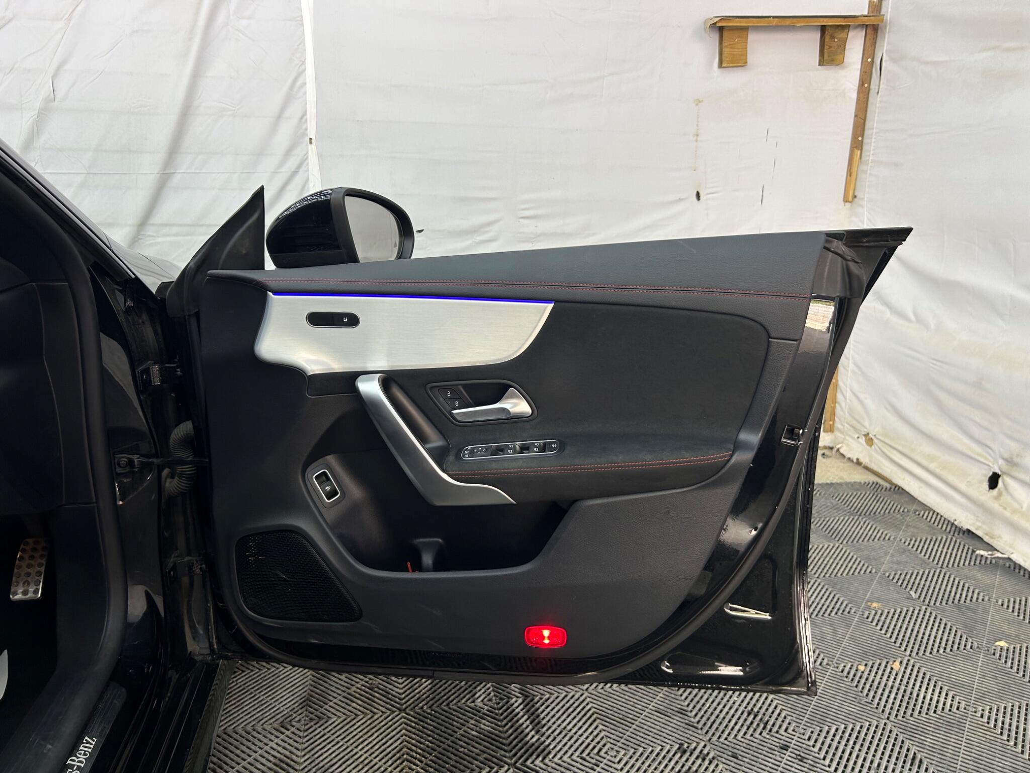 Mercedes-Benz Cla view 27