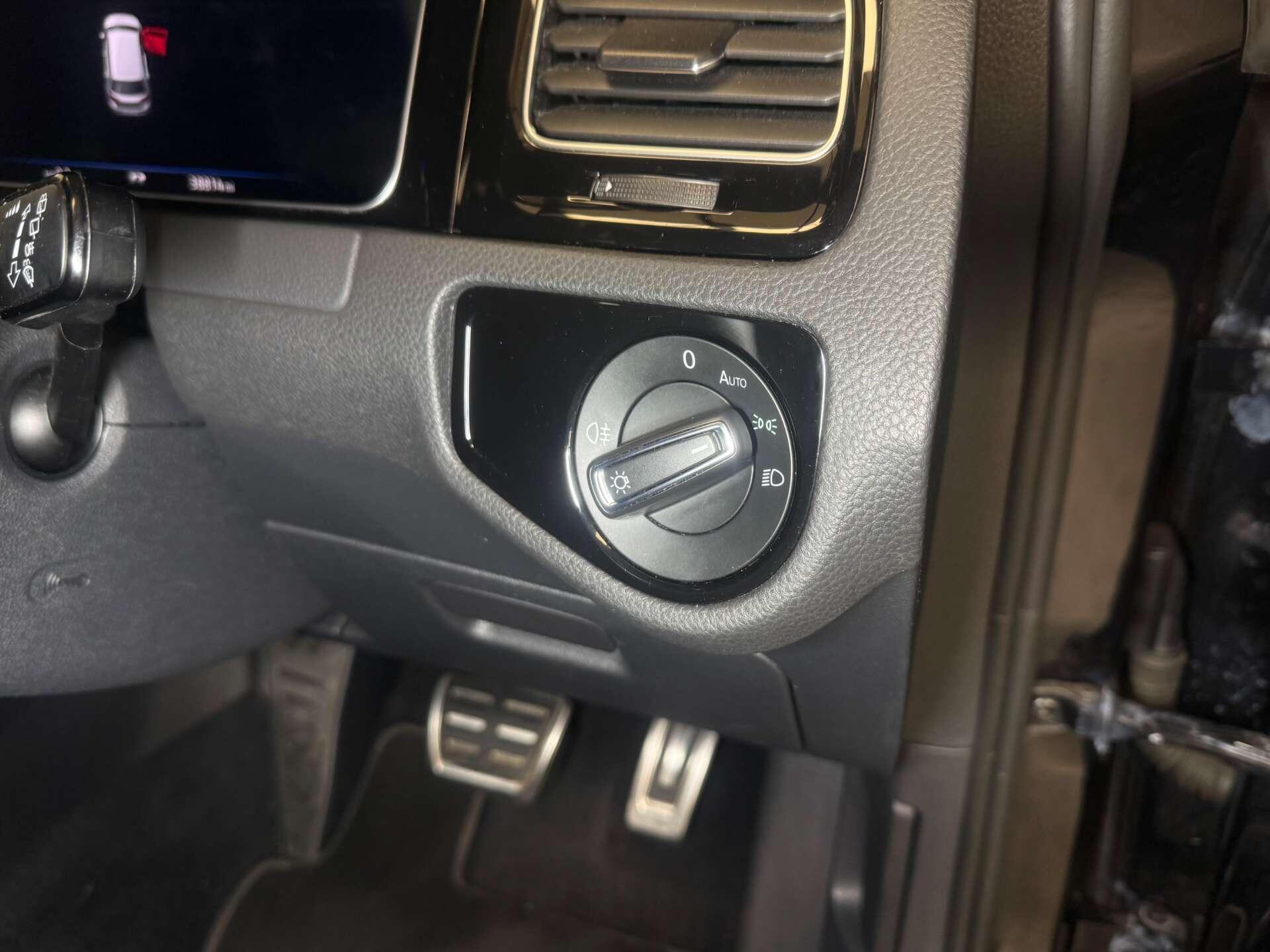 Volkswagen Golf view 23