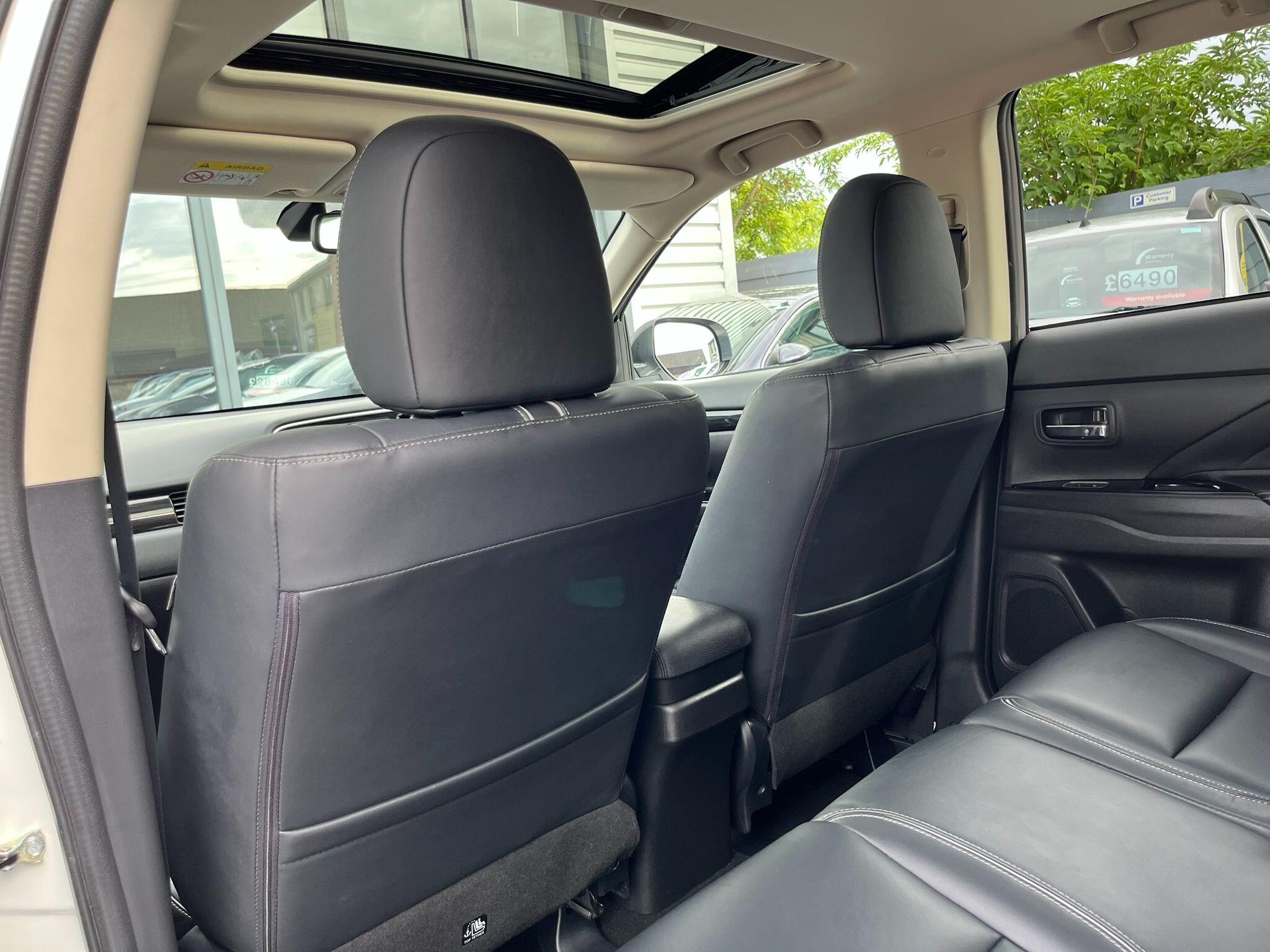 Mitsubishi Outlander view 32