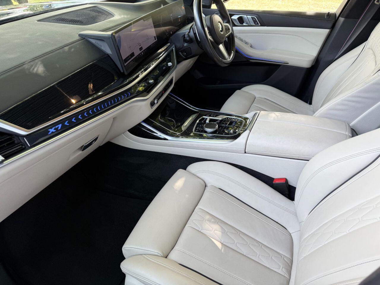 BMW X7 view 19