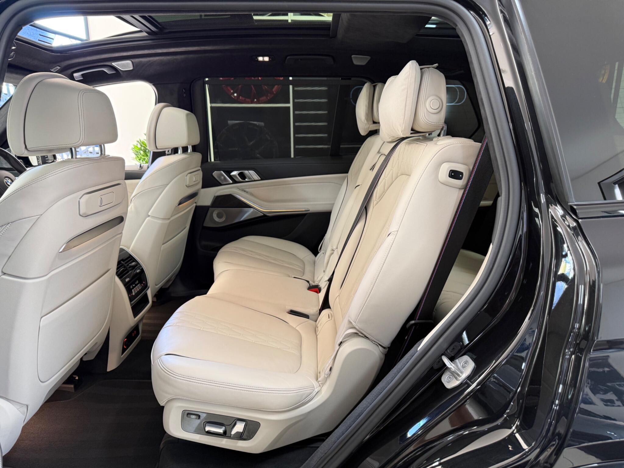 BMW X7 view 61