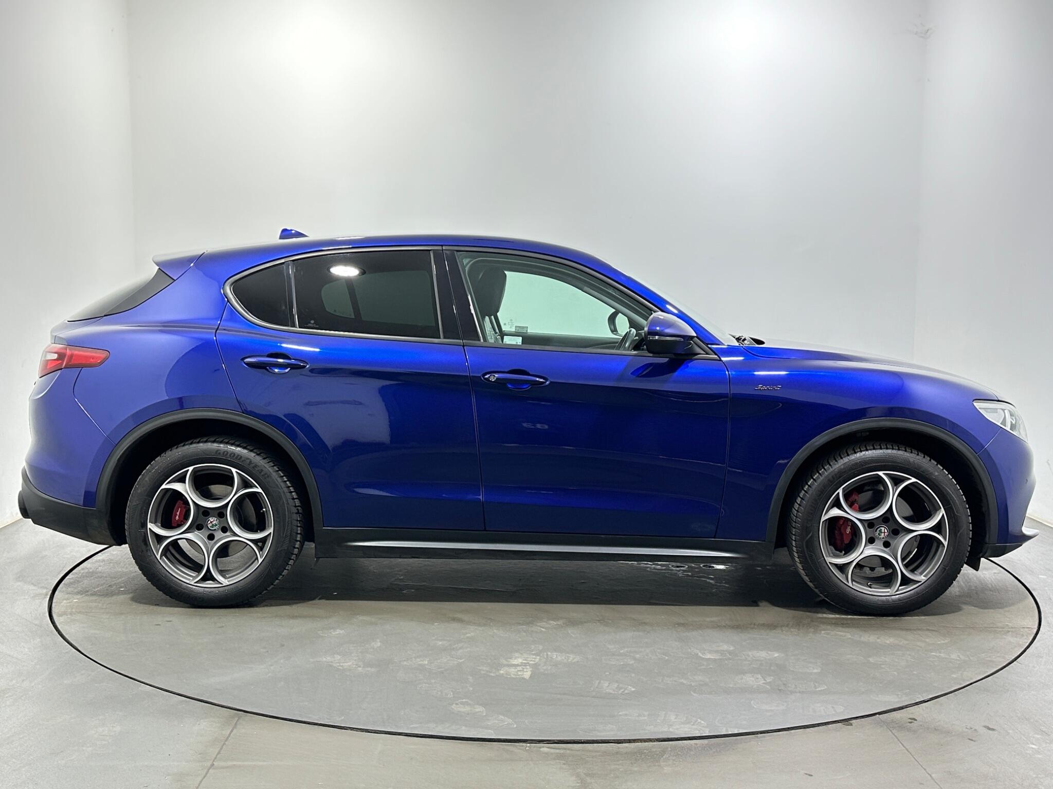 Alfa Romeo Stelvio view 9