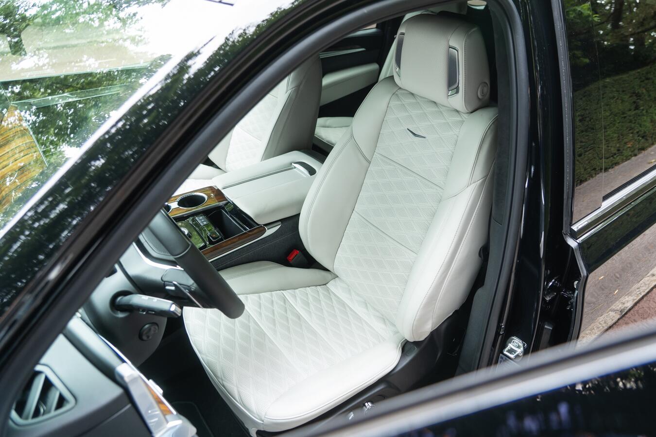 Cadillac Escalade view 33