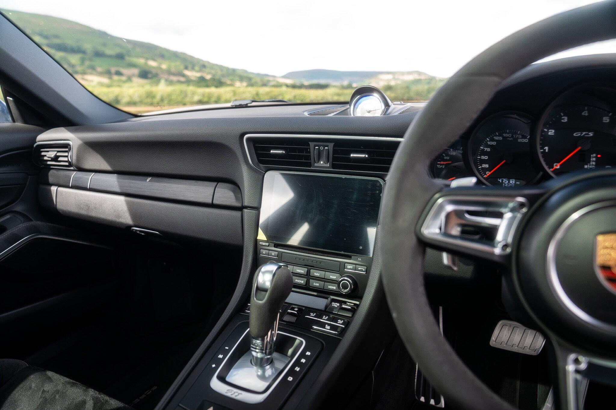Porsche 911 view 40