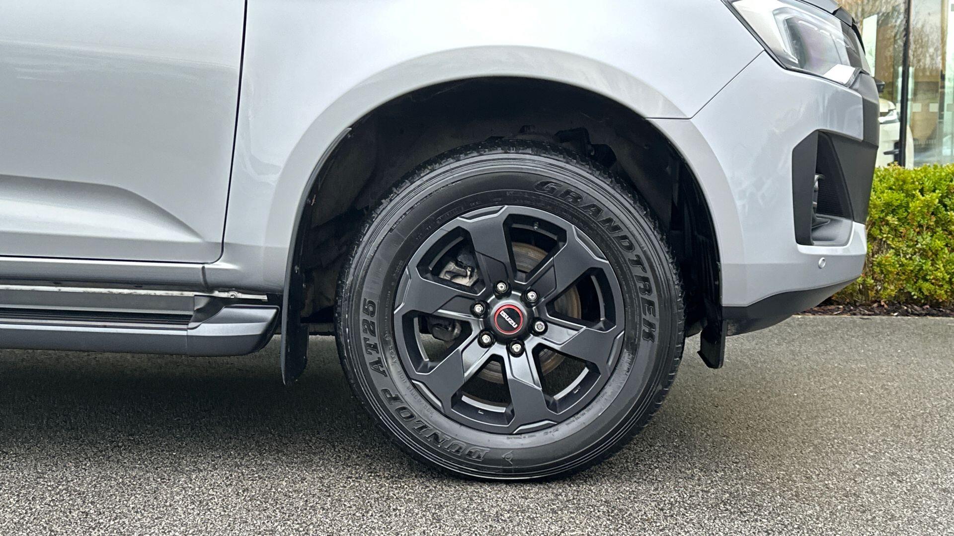 Isuzu D-Max view 8