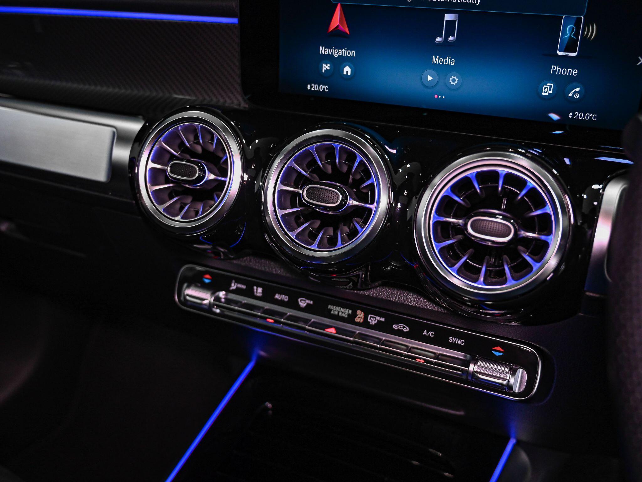 Mercedes-Benz GLB view 11