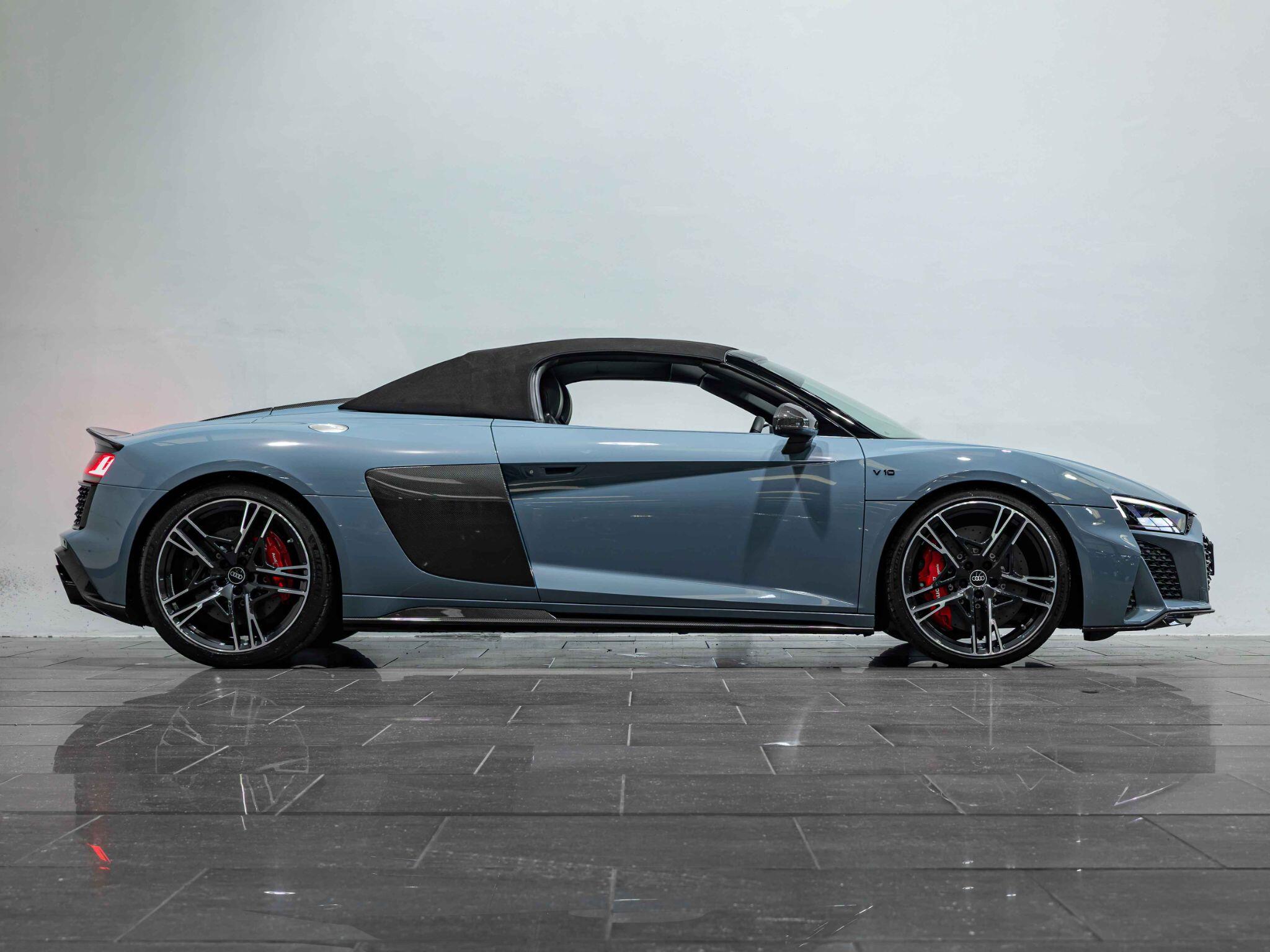 Audi R8 view 6