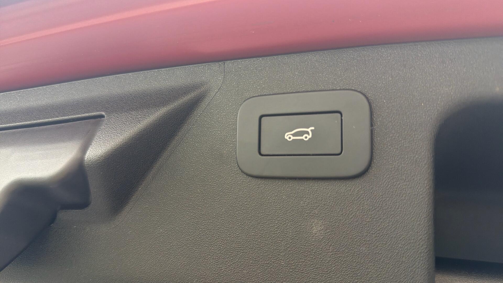 Land Rover Discovery Sport view 44