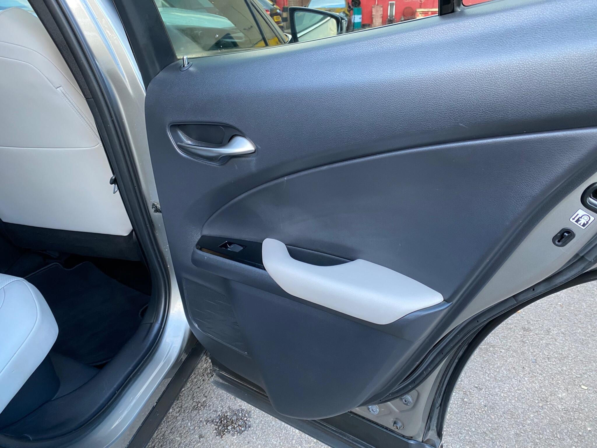 Lexus Ux view 33