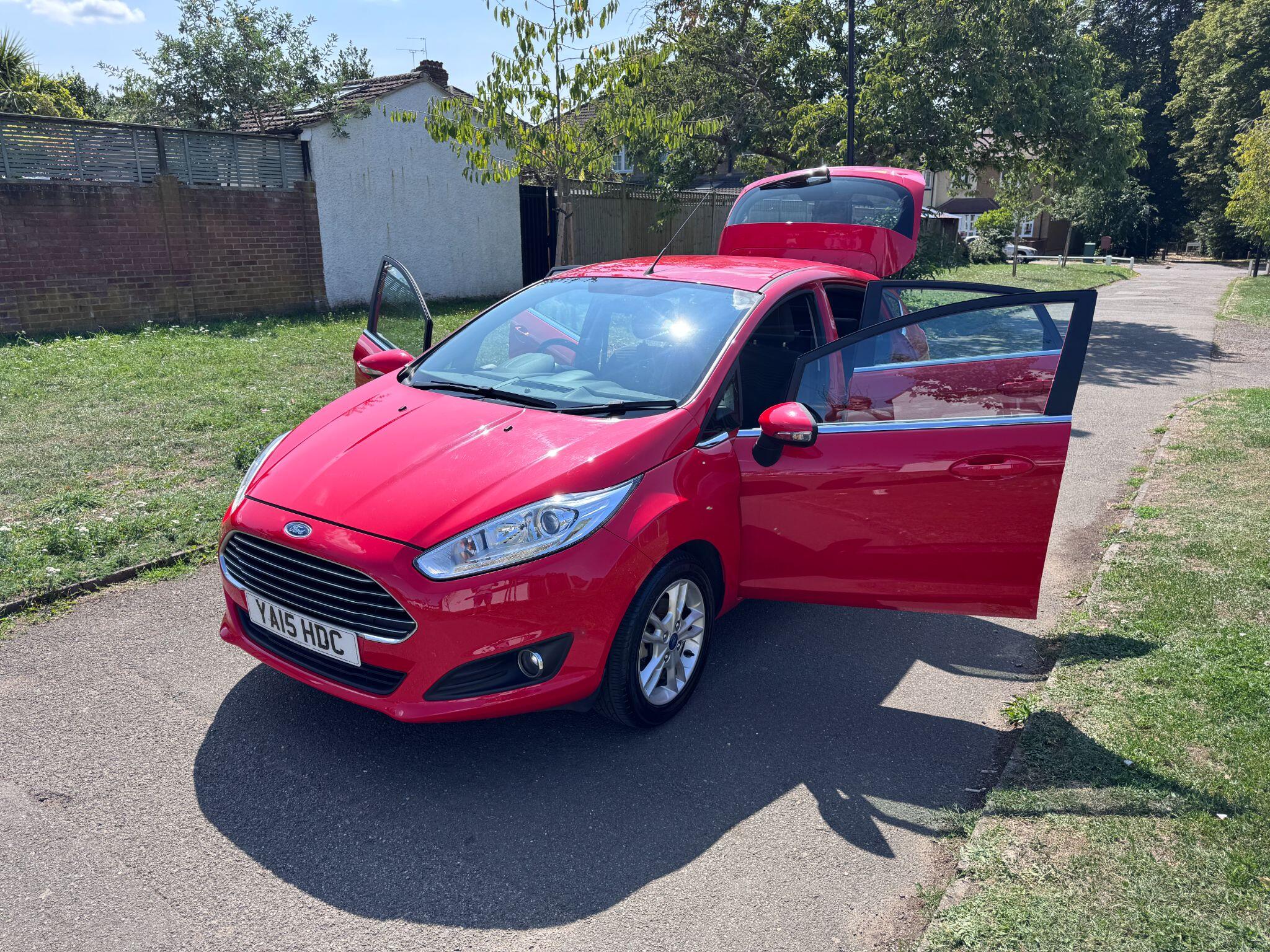 2015 Ford Fiesta image 29