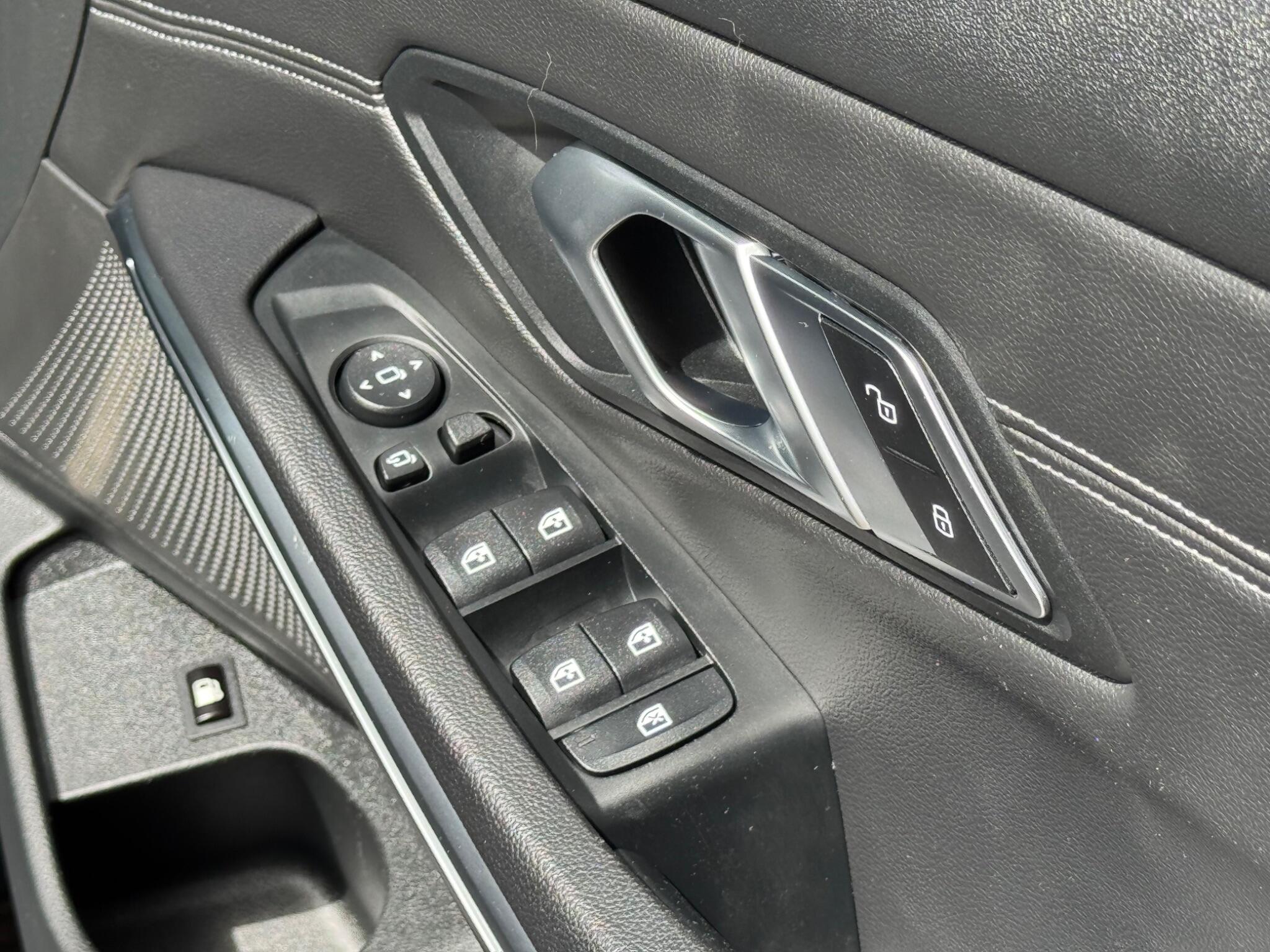 BMW 3 Series view 12