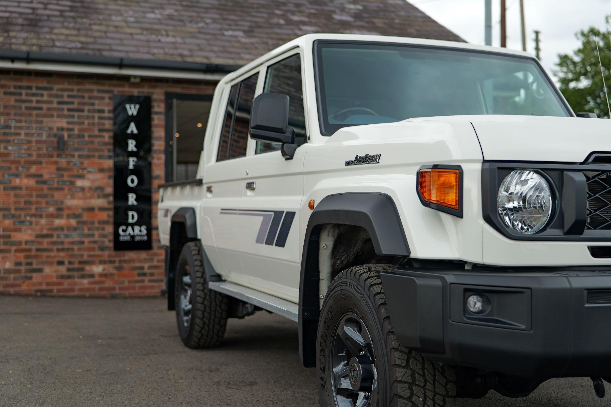 Toyota Land Cruiser view 10
