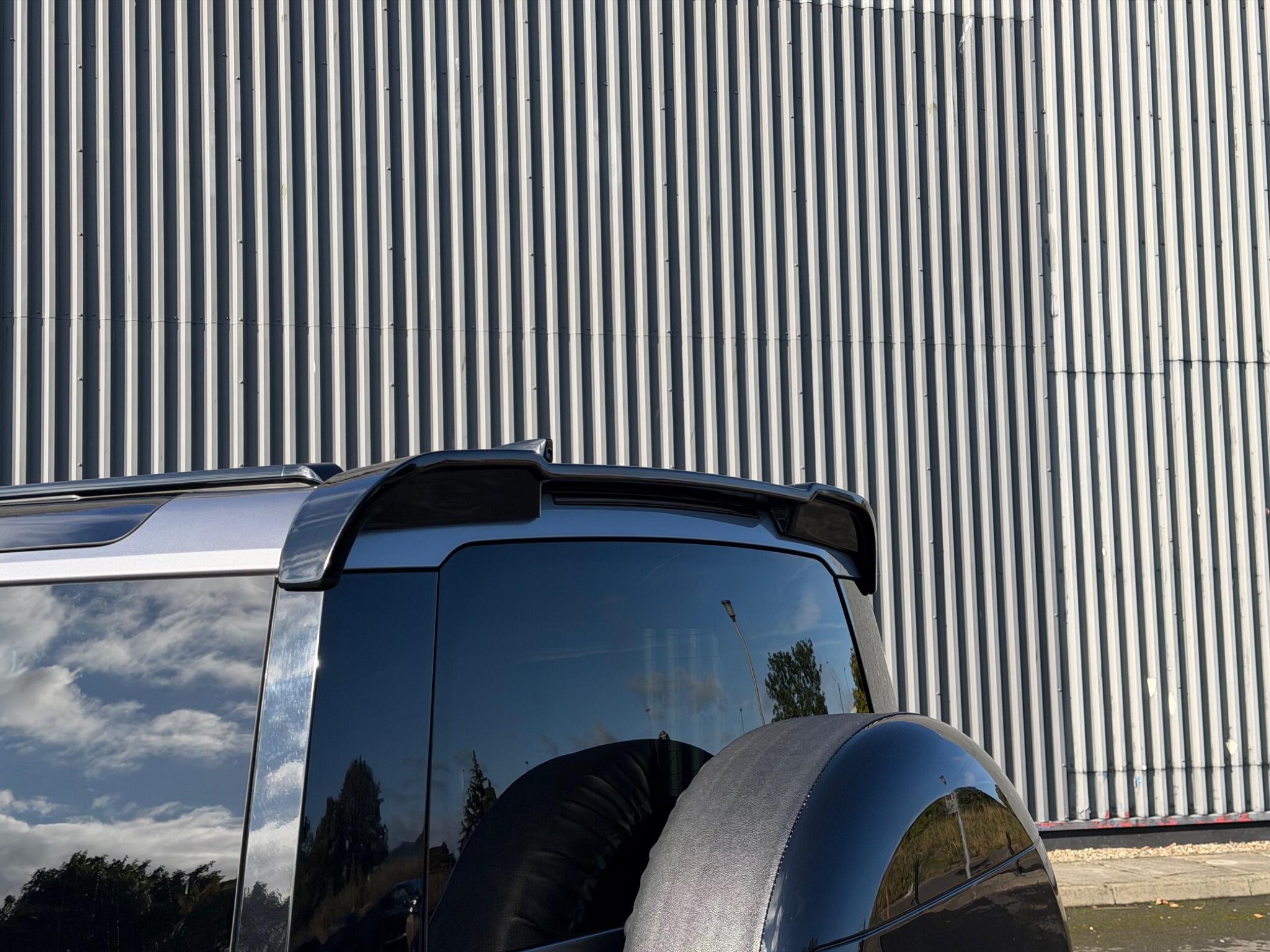 Land Rover Defender view 31