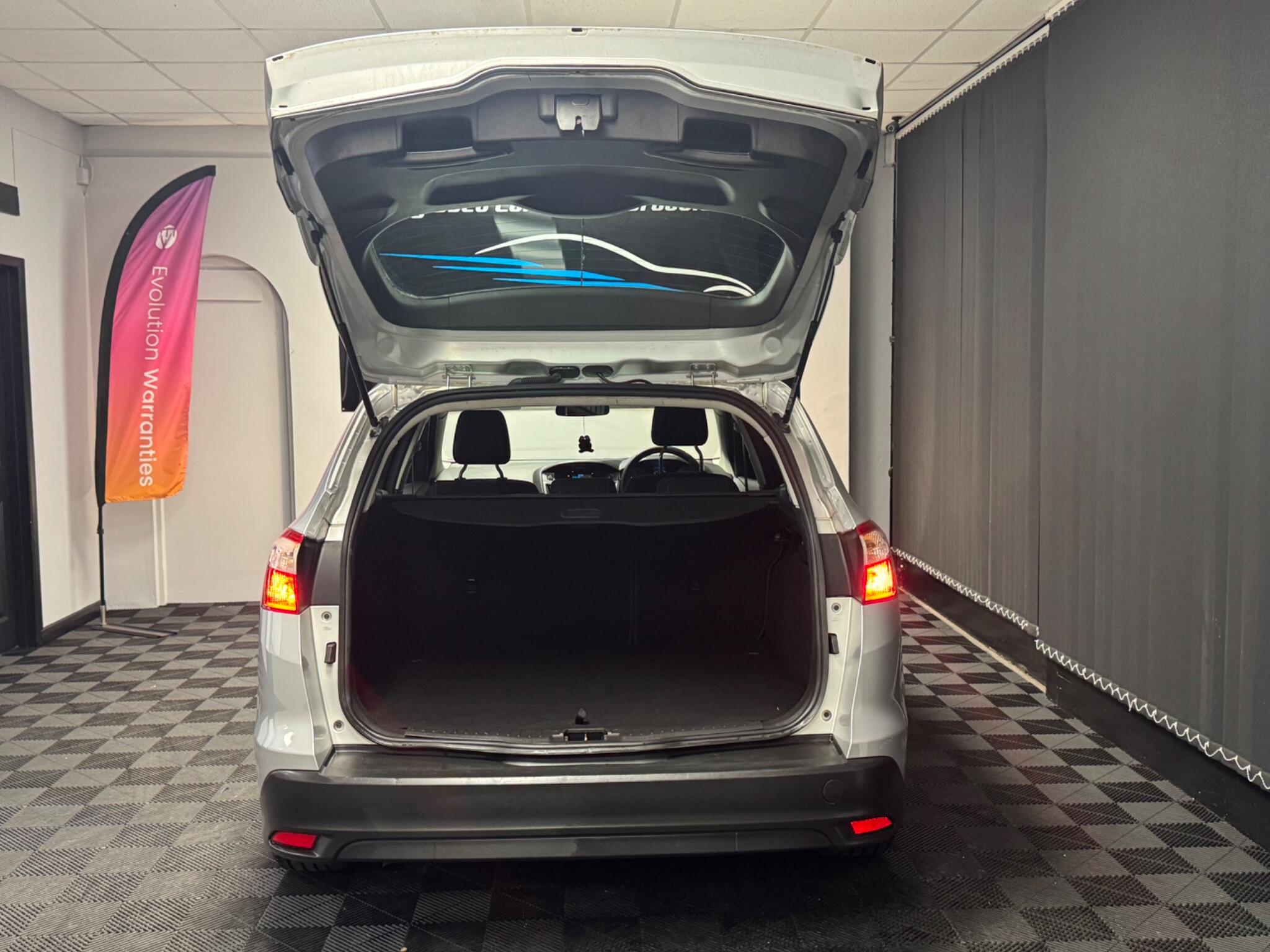 2014 Ford Focus 1.6 TDCi Edge Euro 5 (s/s) 5dr • 59,000 miles image 16