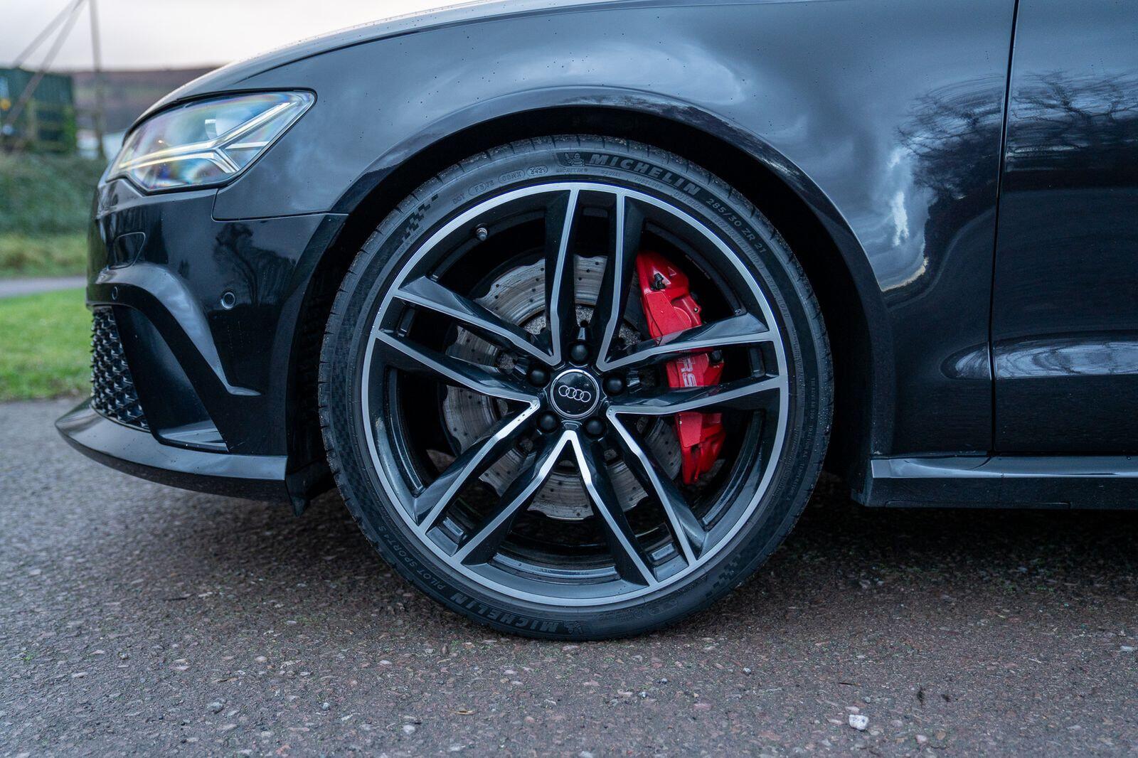 Audi RS6 Avant view 9