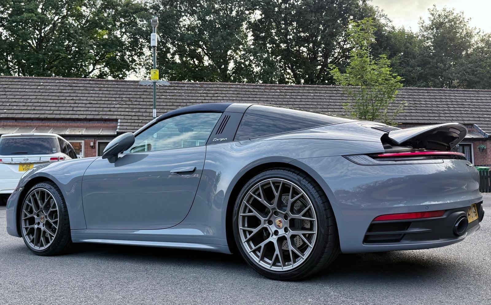 Porsche 911 view 35