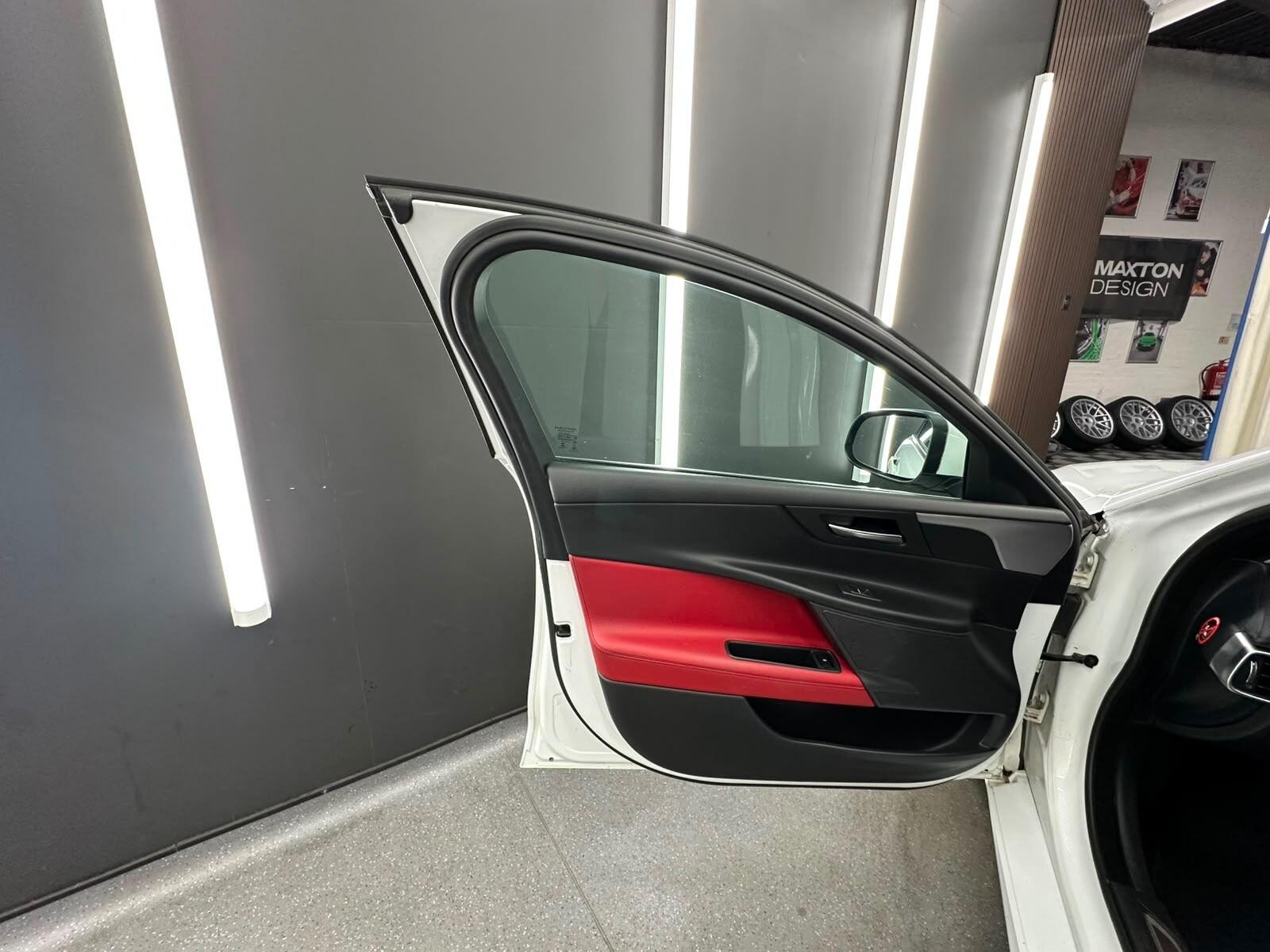 Jaguar XE view 22