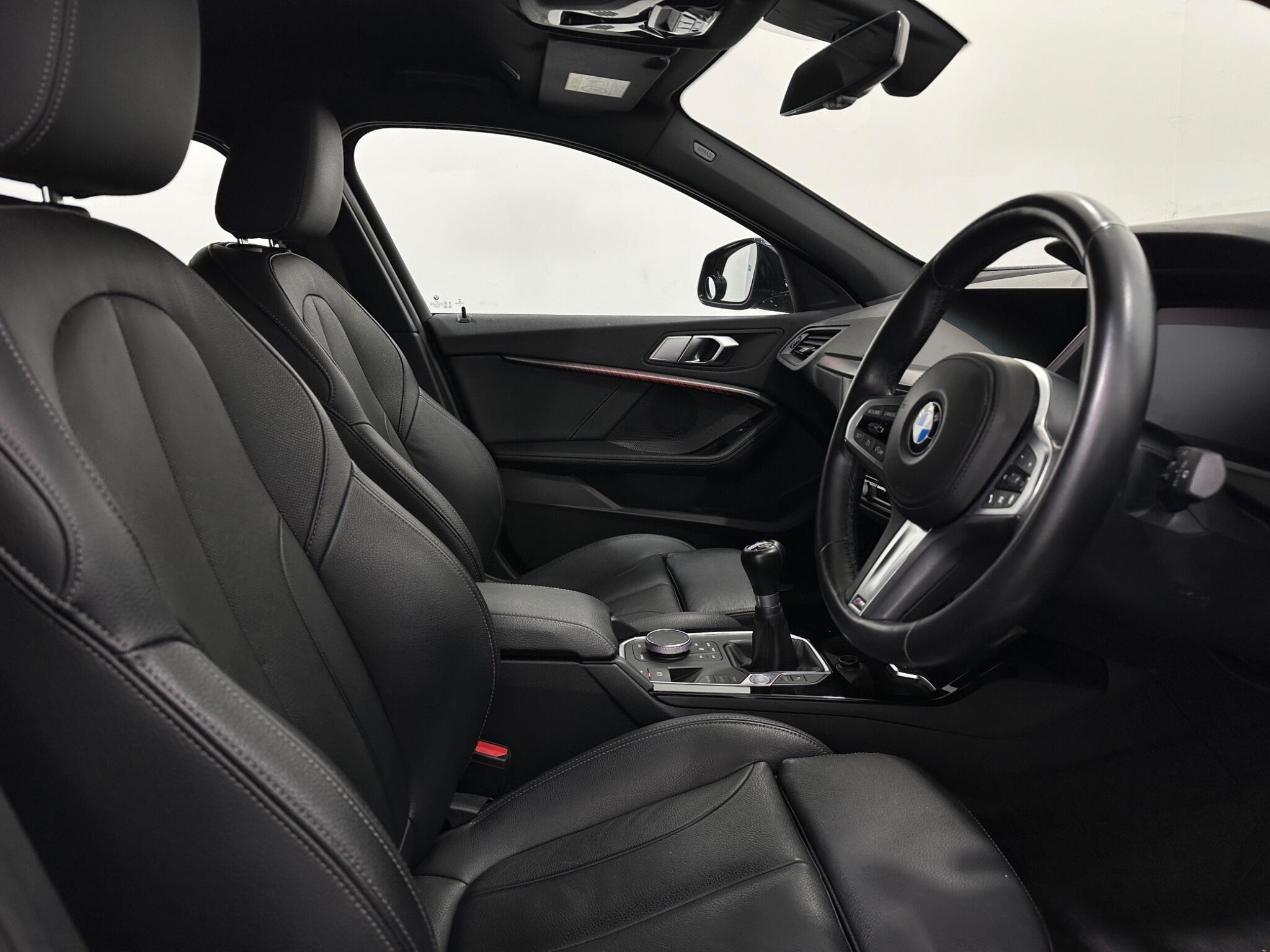BMW 1 Series view 32