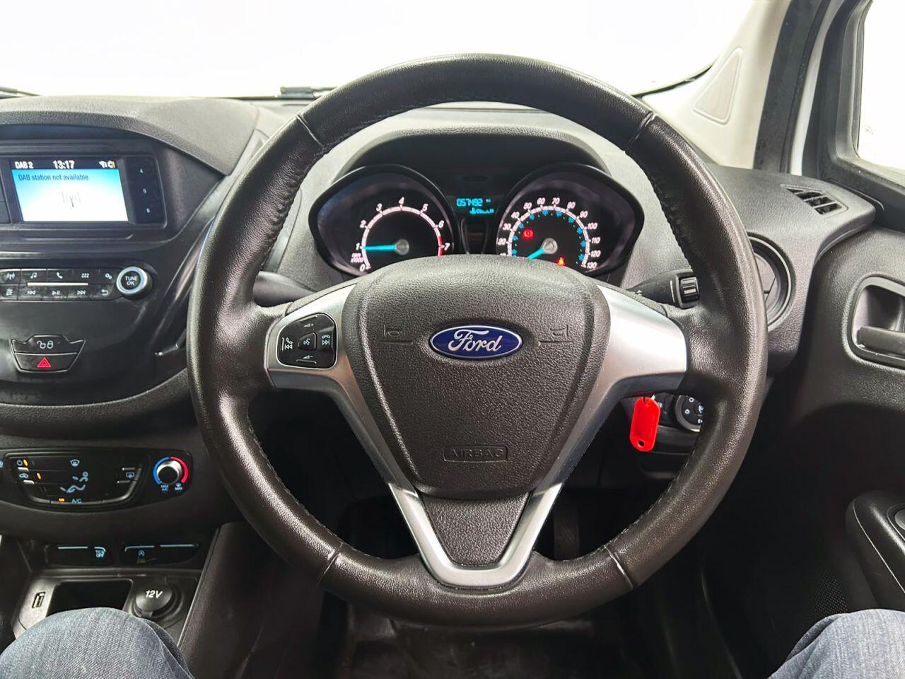 Ford Transit Courier view 20
