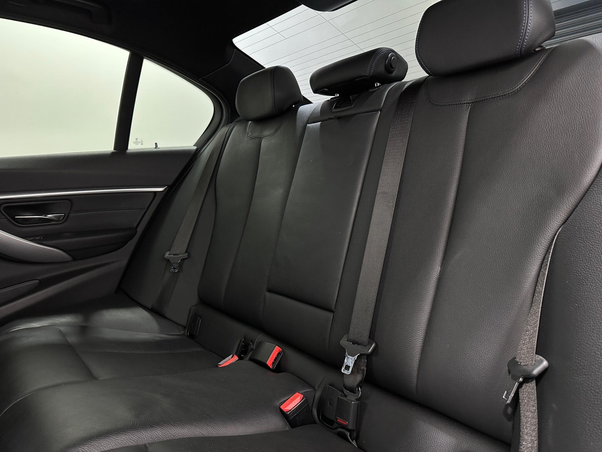BMW 3 Series view 39