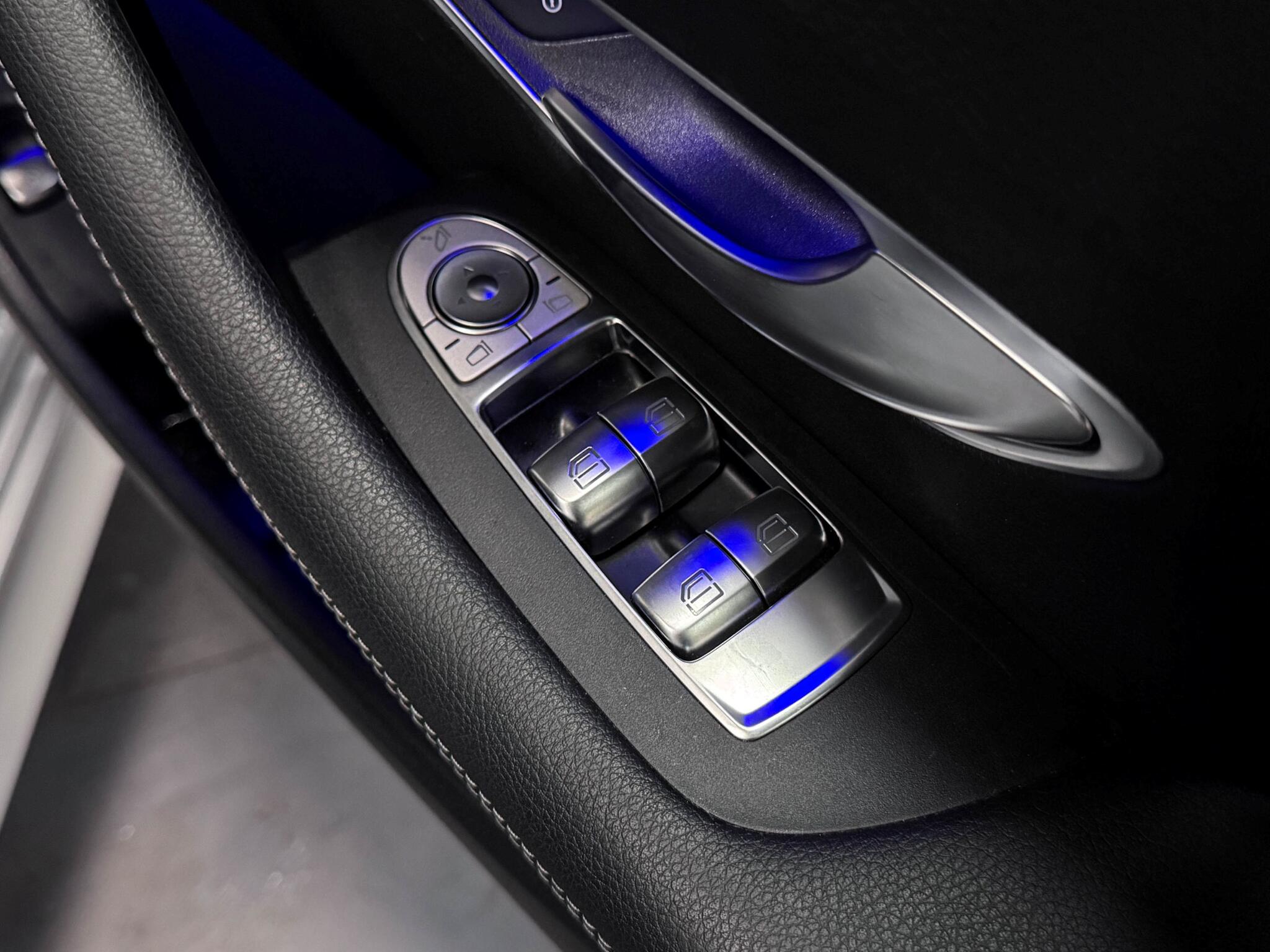 Mercedes-Benz E-Class view 23