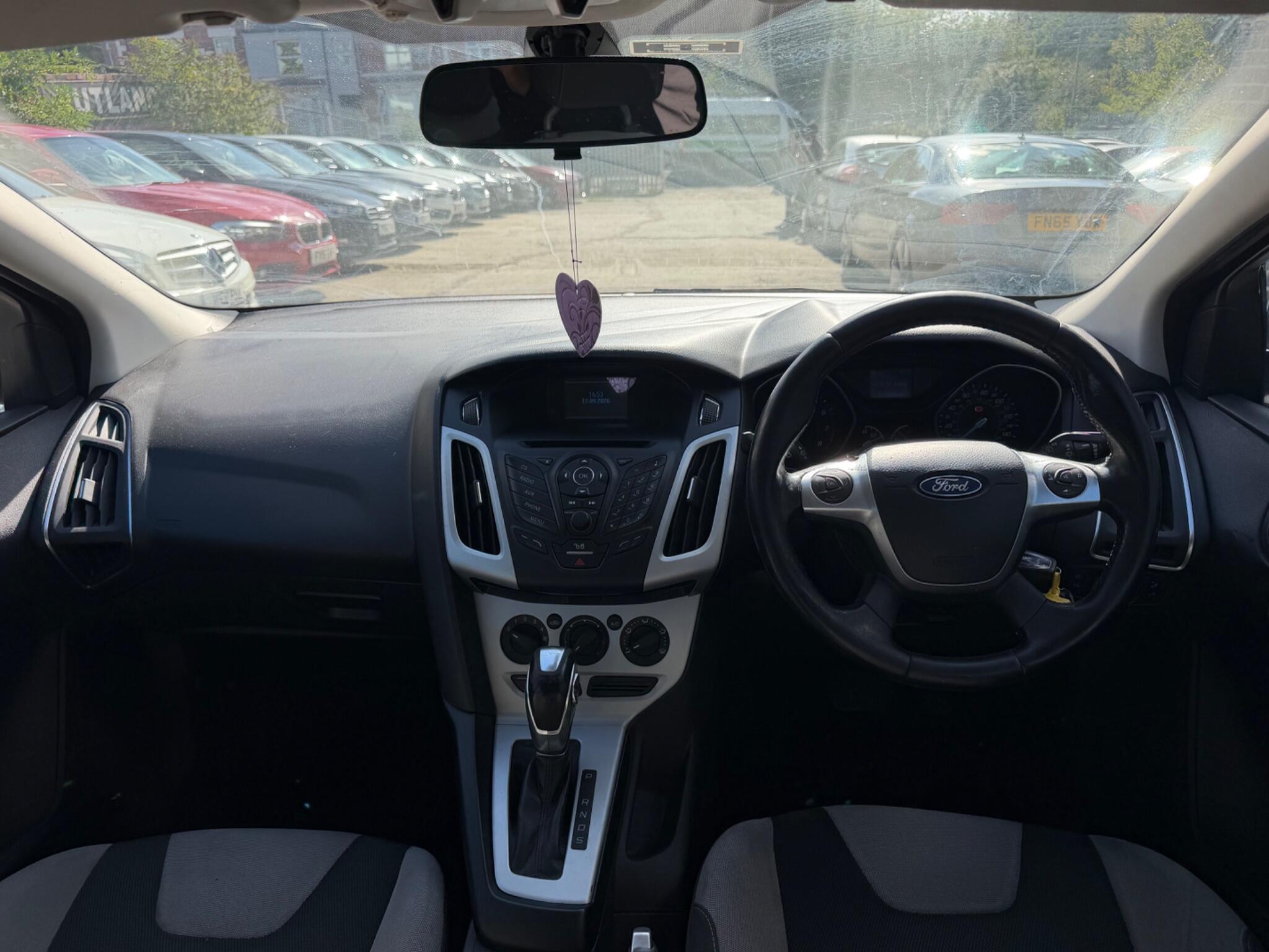 Ford Focus view 24