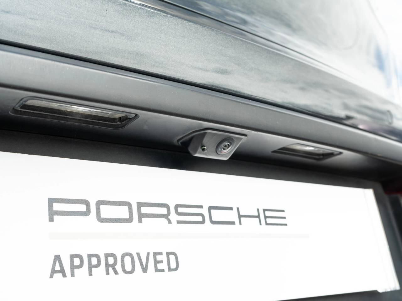 Porsche Macan view 10