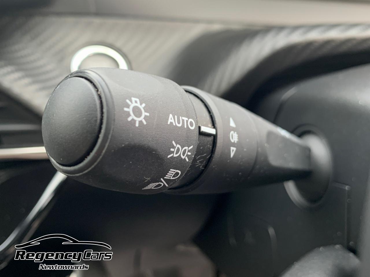 Peugeot 208 view 17