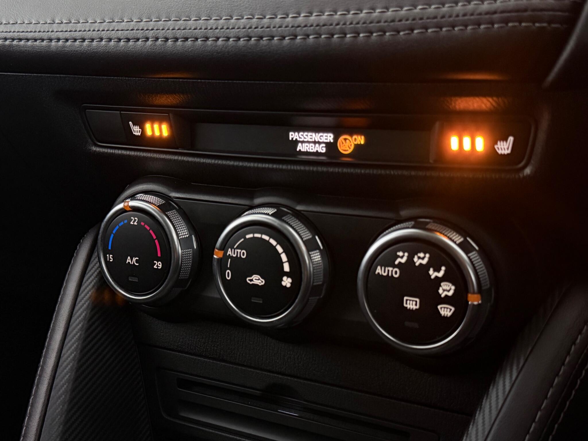 Mazda Mazda2 view 21
