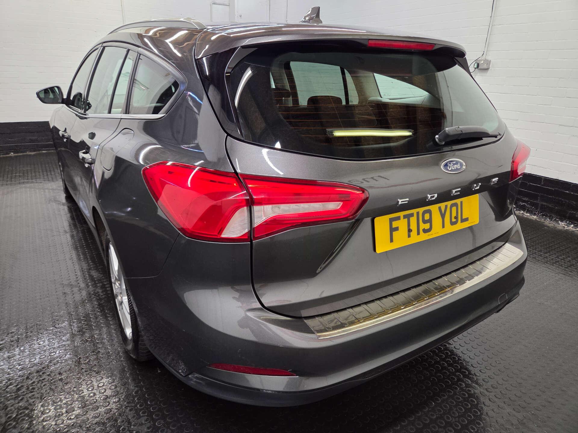 Ford Focus view 5