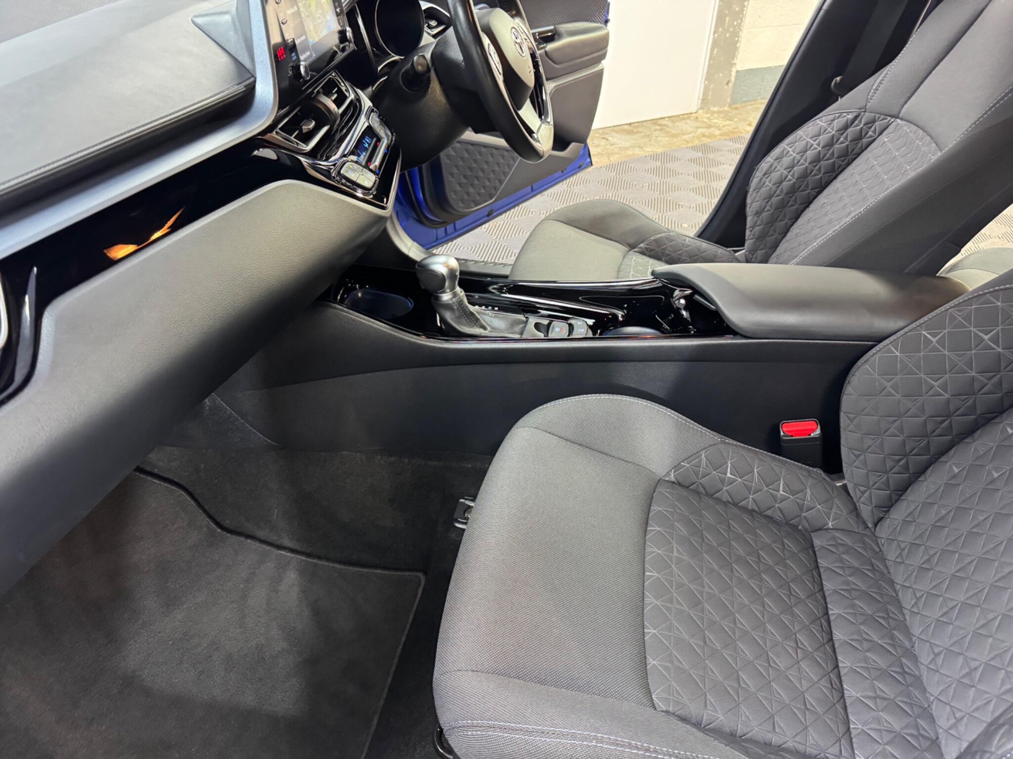 Toyota C-HR view 47