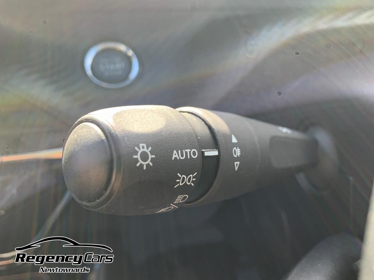 Peugeot 208 view 18