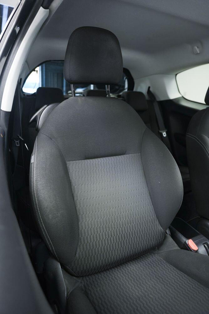 Peugeot 208 view 13