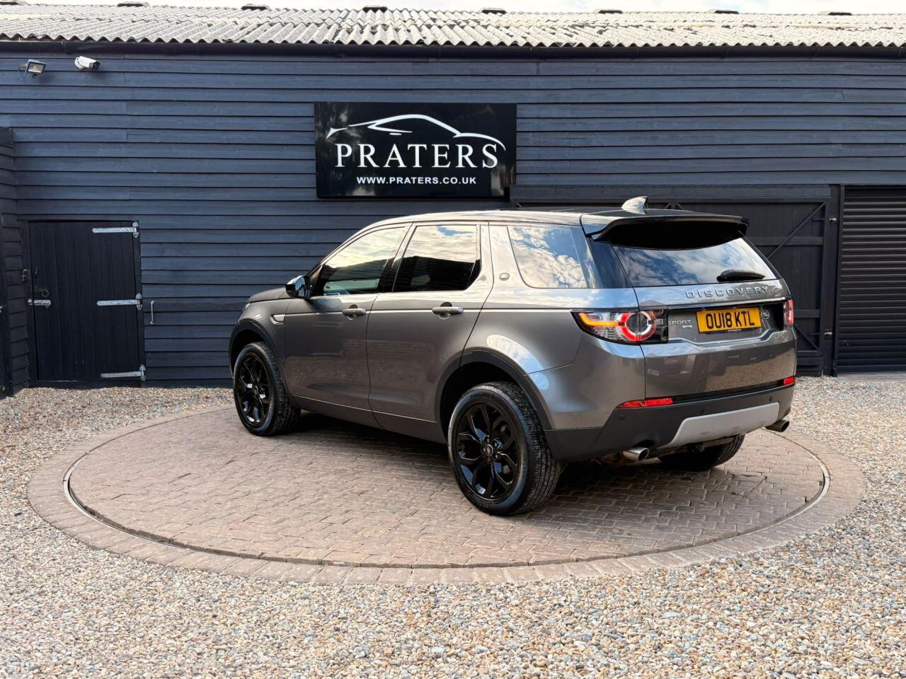 Land Rover Discovery Sport view 8