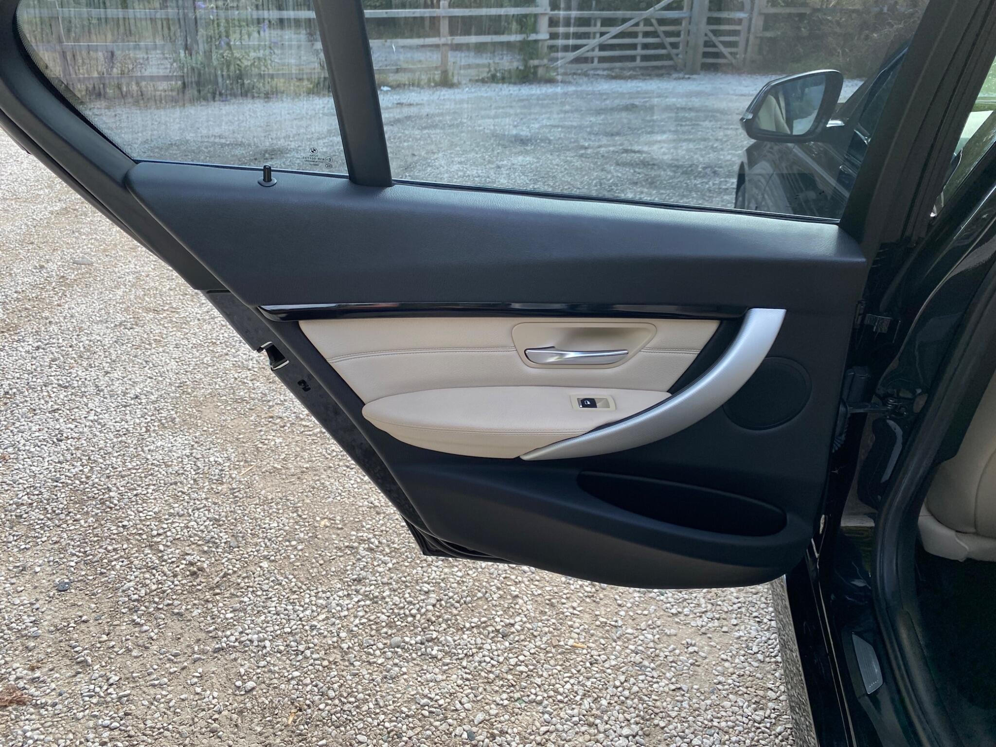BMW 3 Series view 29