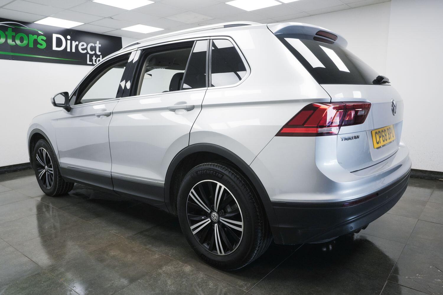 Volkswagen Tiguan view 6