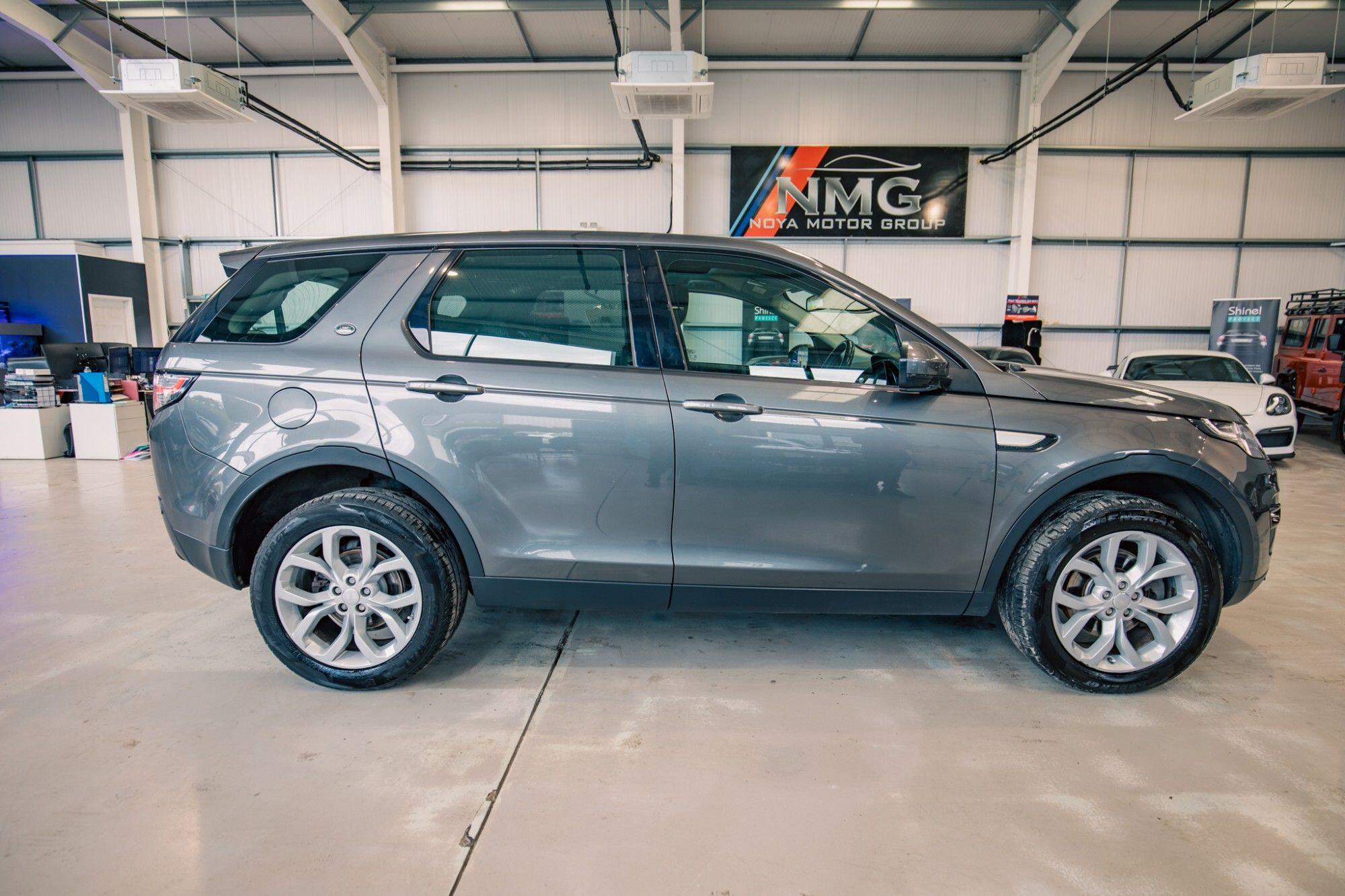 Land Rover Discovery Sport view 22
