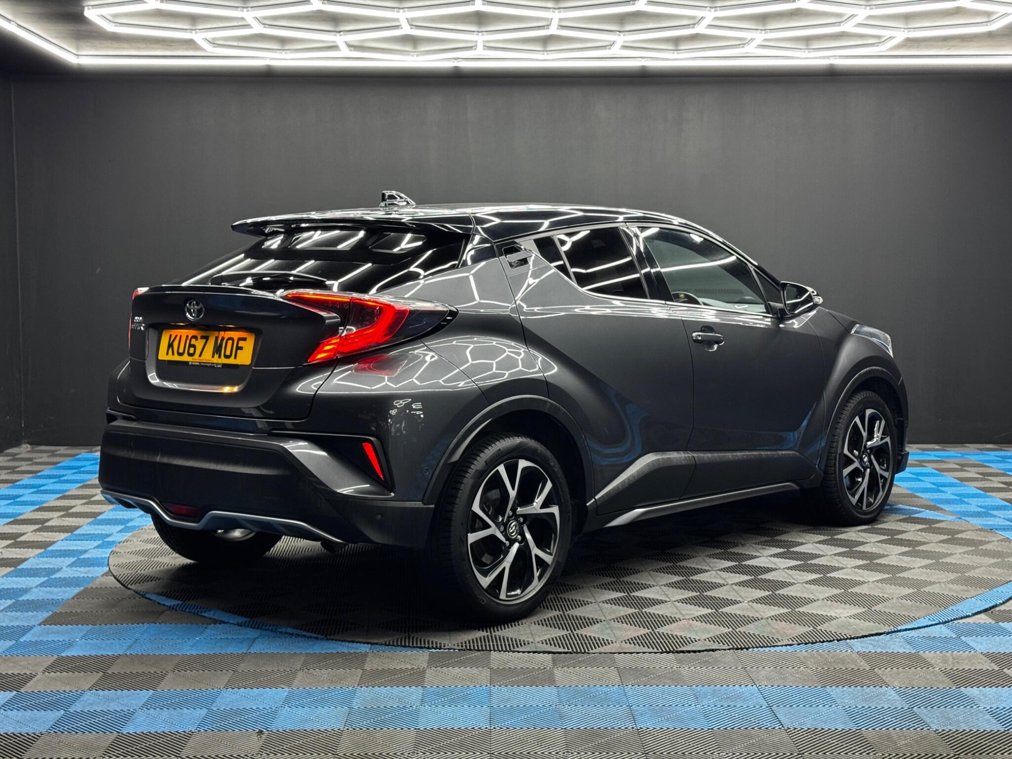 Toyota C-HR view 5