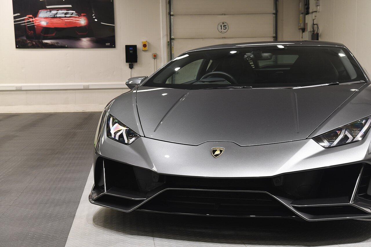 Lamborghini Huracan view 33