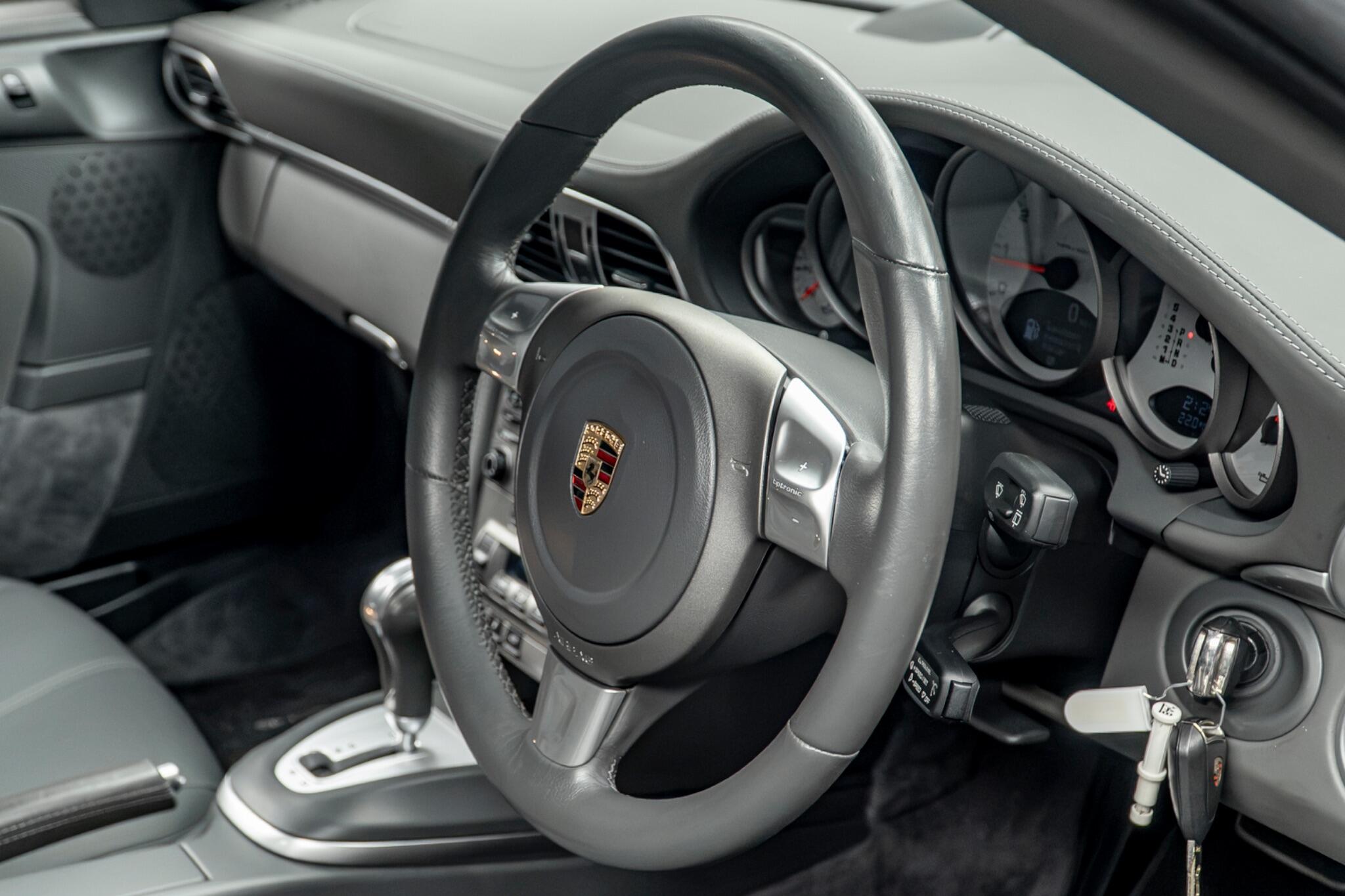 Porsche 911 view 28