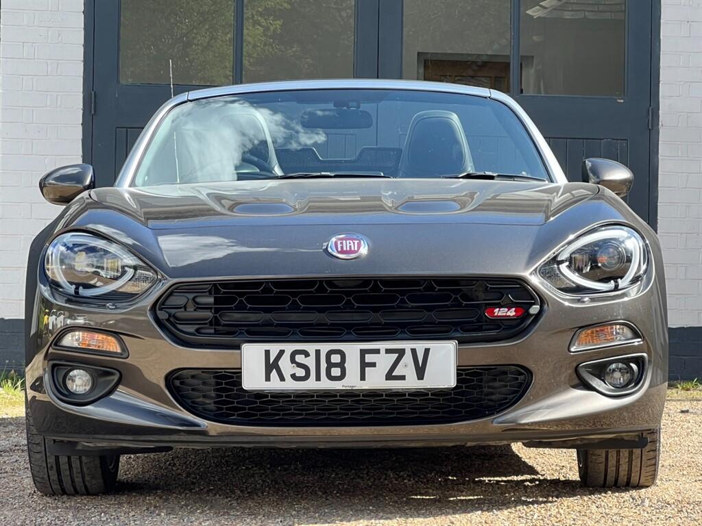Fiat 124 Spider view 6