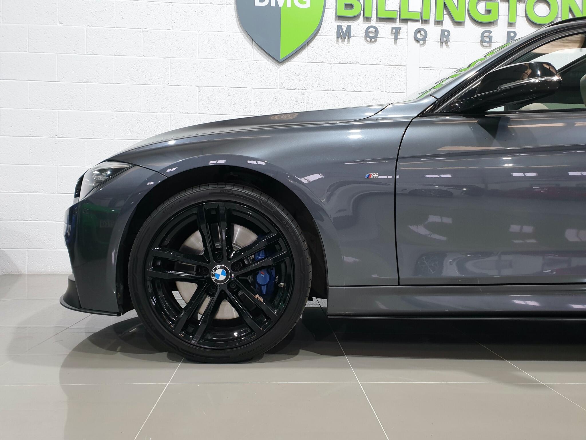 BMW 3 Series view 25
