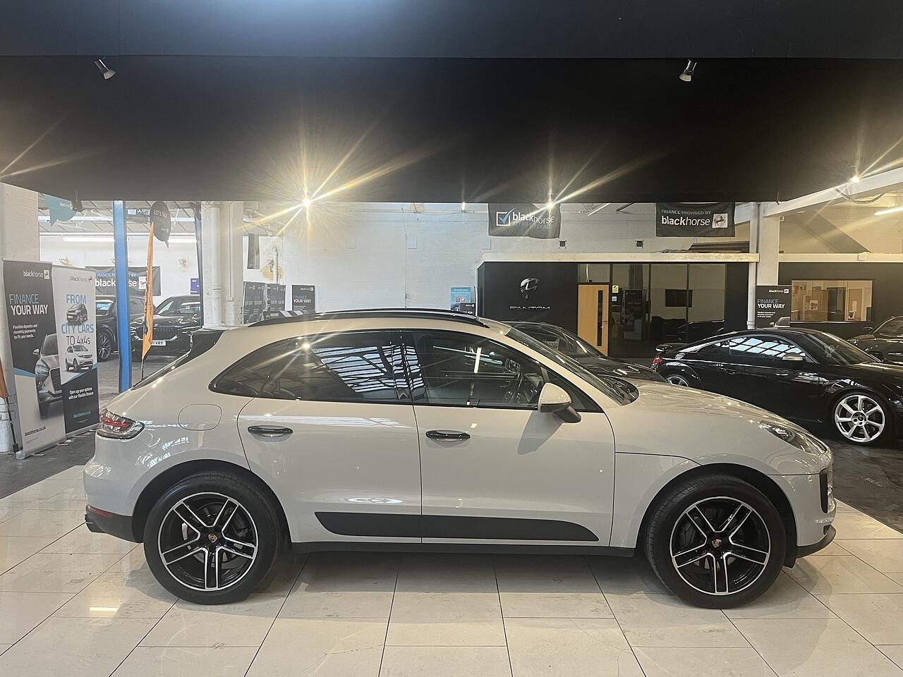 Porsche Macan view 9