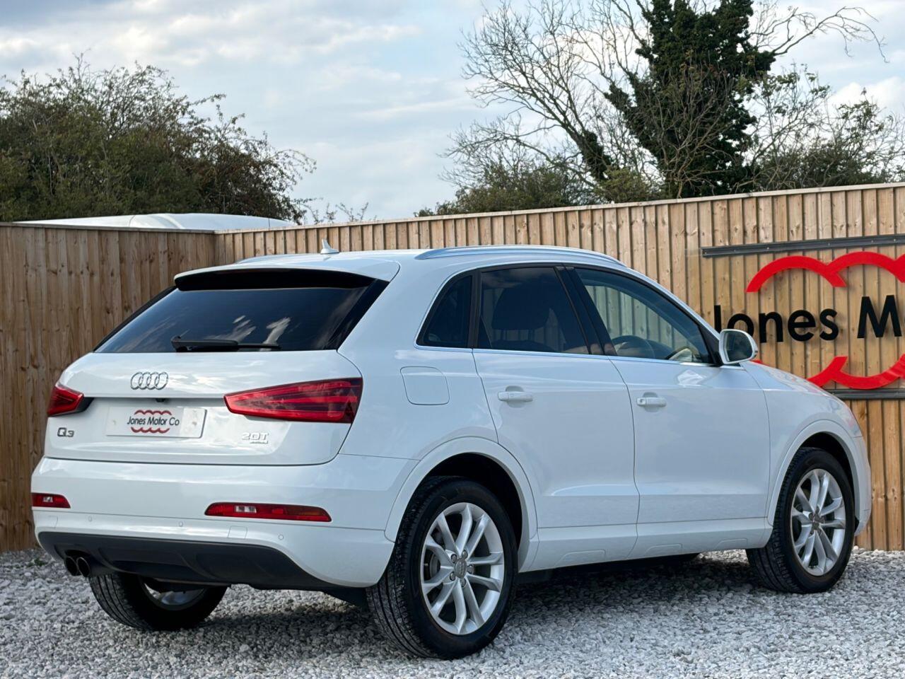 Audi Q3 view 10