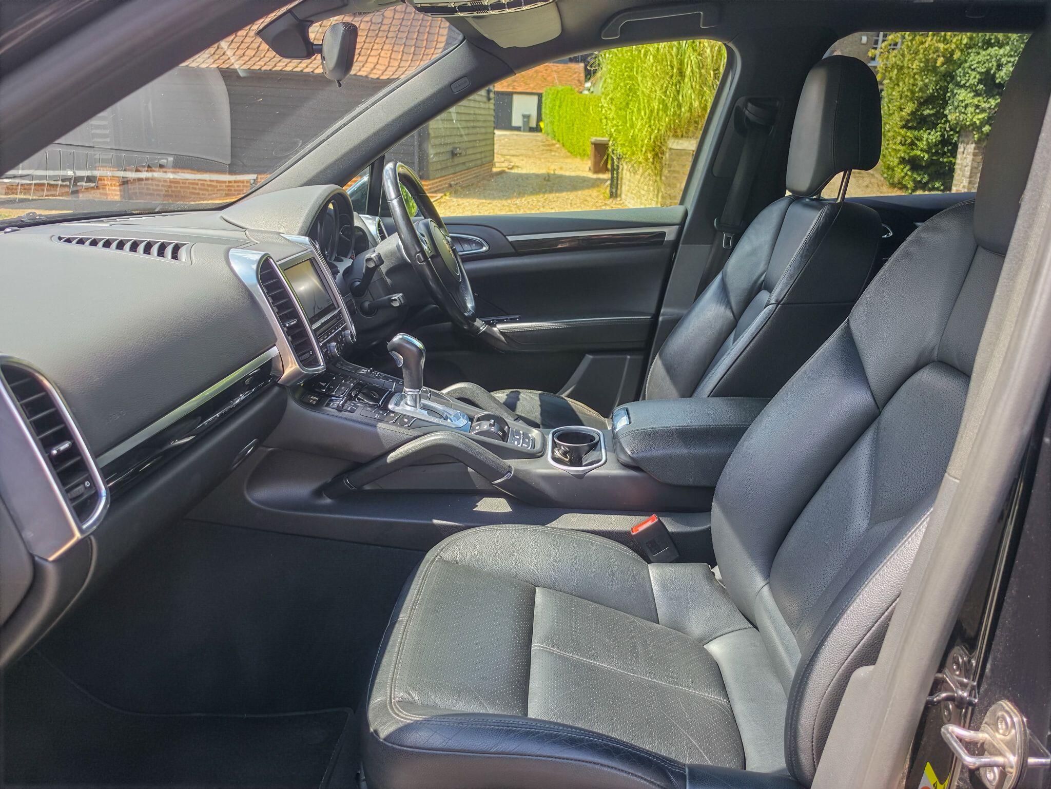 Porsche Cayenne view 11