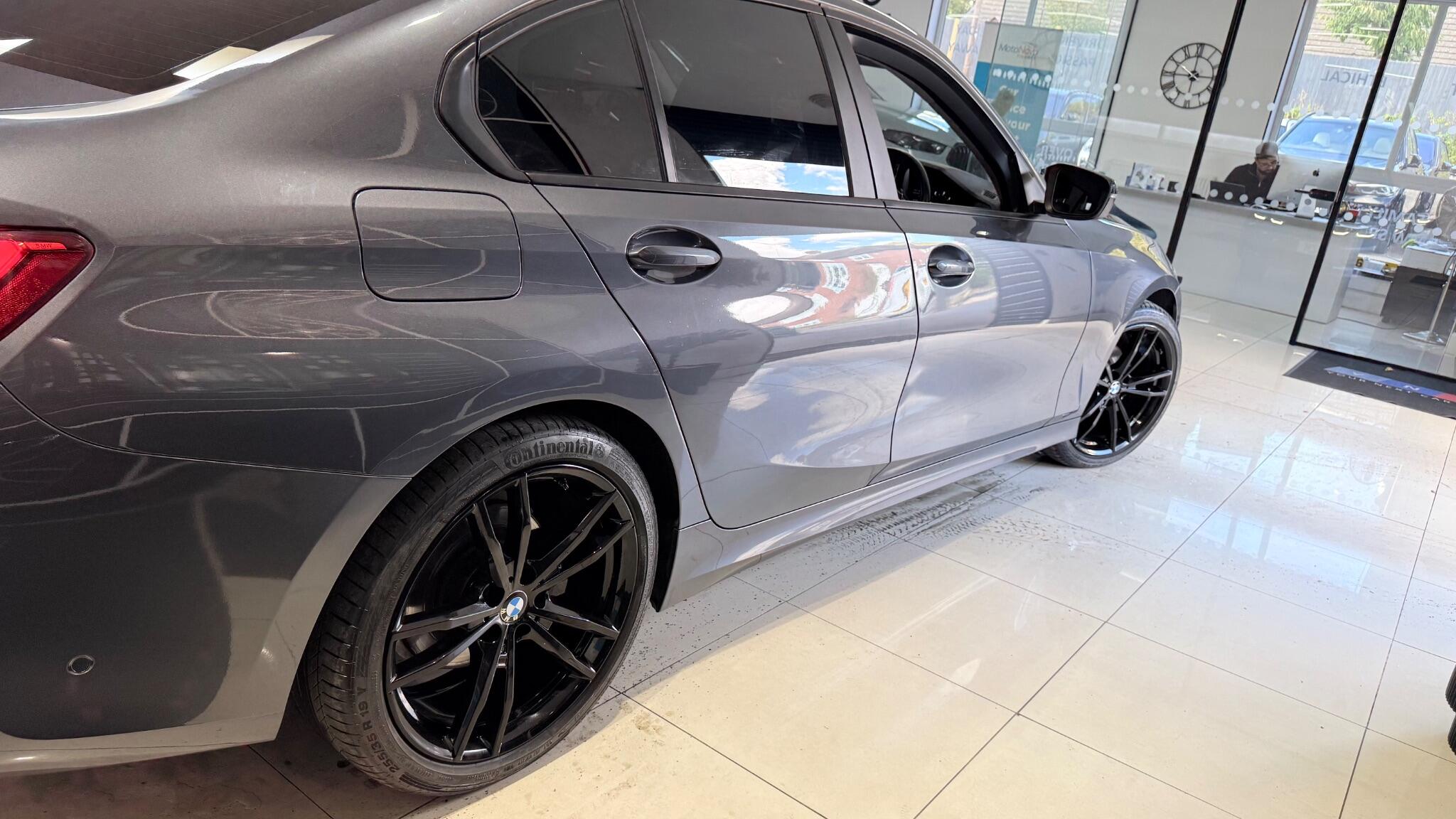 BMW 3 Series view 21