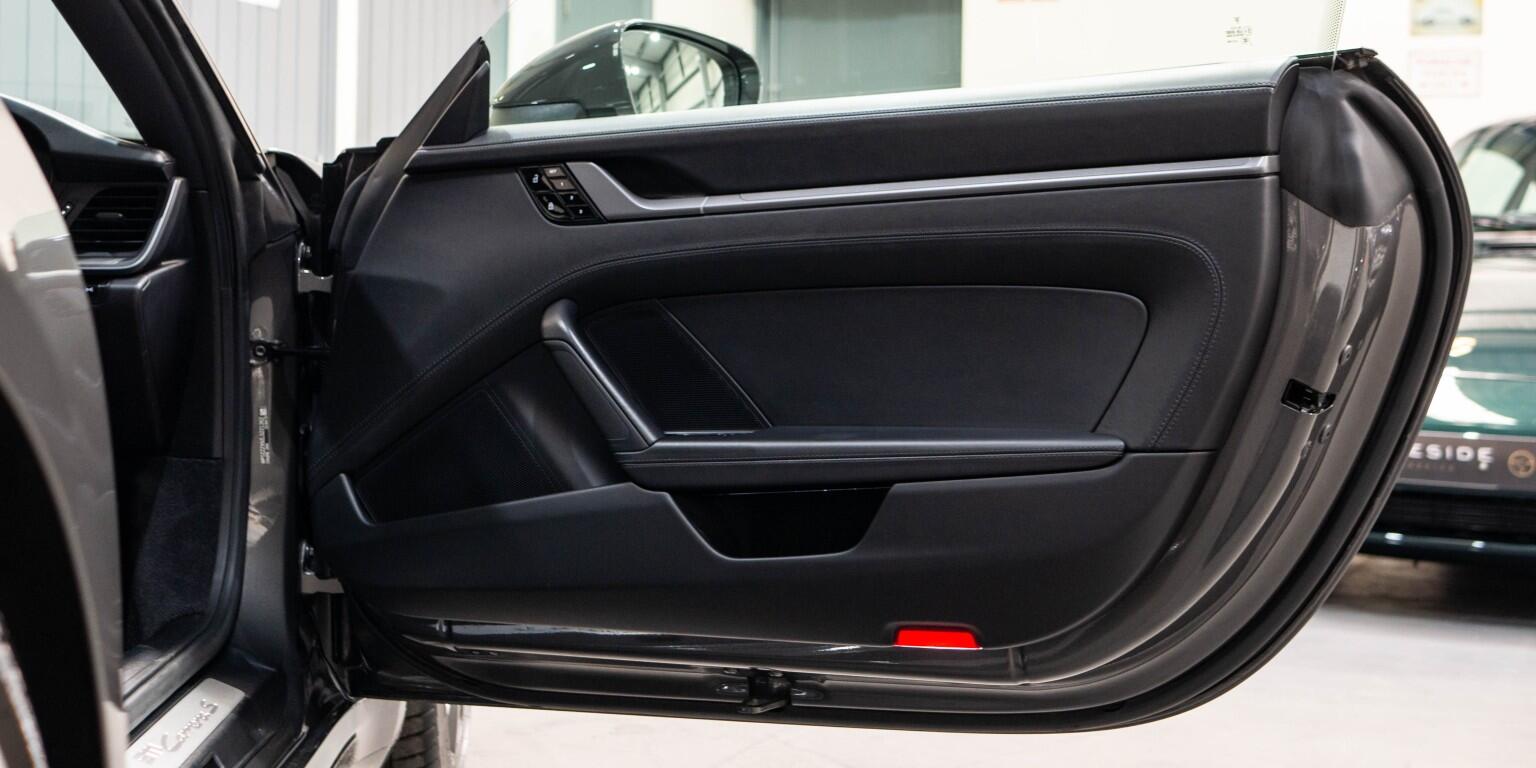 Porsche 911 view 27