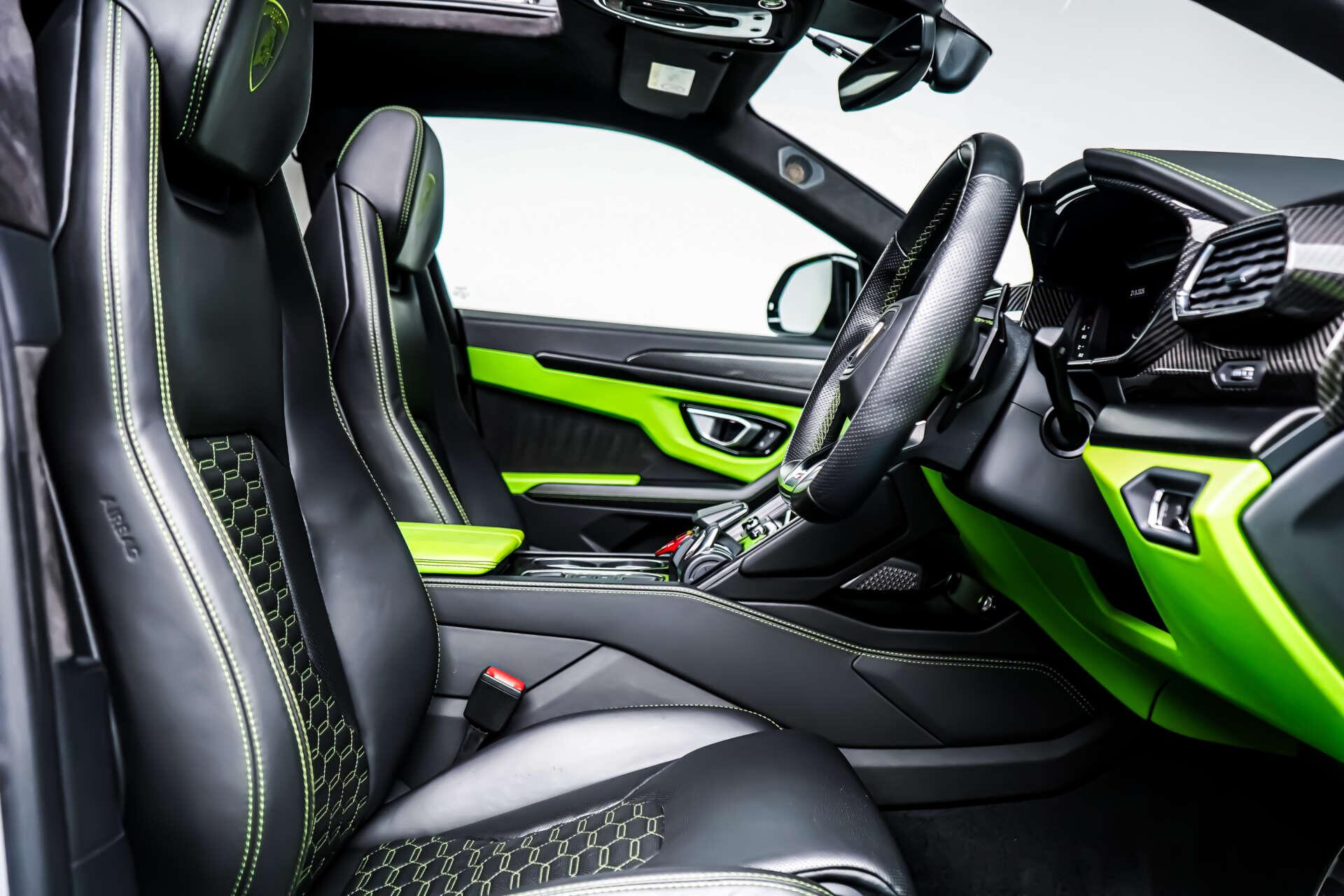 Lamborghini Urus view 6
